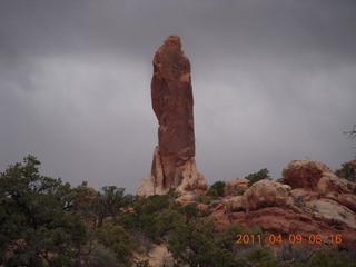 72 7j9. Arches Devil's Garden hike - Dark Angel