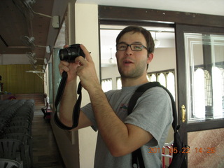 113 7kn. India - wedding location - lunch - Puducherry (Pondicherry) - JZJ taking a picture