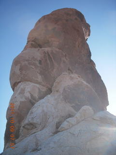38 7q9. Arches National Park - Devil's Garden hike - Dark Angel