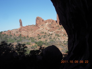 49 7q9. Arches National Park - Devil's Garden hike - Dark Angel from Double-O Arch