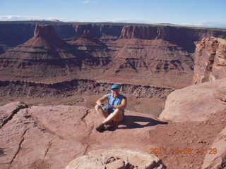 99 7q9. Dead Horse Point hike - Adam (tripod)
