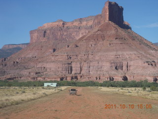 306 7qa. Hubbard-Gateway airstrip - Robin driving away