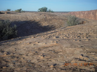 26 7qc. Dead Horse Point hike - Big Horn - knobby rock