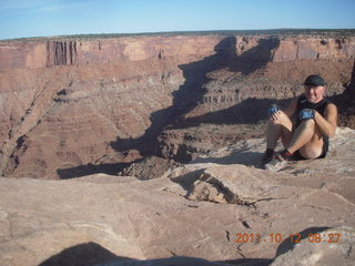 59 7qc. Dead Horse Point hike - Rim View - Adam (tripod)