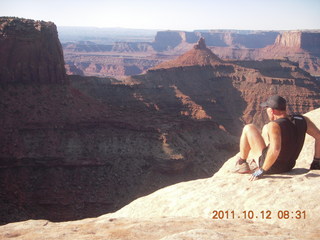 66 7qc. Dead Horse Point hike - Rim View - Adam (tripod)