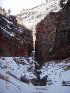 375 7sf. Zion National Park - Observation Point hike - Echo slot canyon