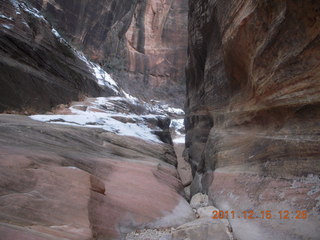 378 7sf. Zion National Park - Observation Point hike - slot canyon