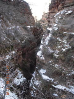 383 7sf. Zion National Park - Observation Point hike - slot canyon
