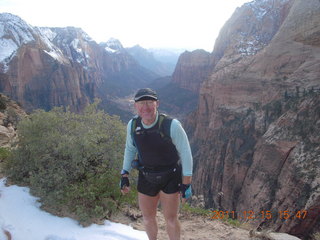 463 7sf. Zion National Park - Angels Landing hike - Adam