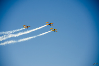Yaseen's pictures - airplanes flying overhead at Cactus Fly-in