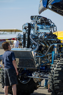 Yaseen's pictures - airplanes flying overhead at Cactus Fly-in