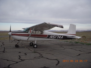 10 89u. Hanksville - LaVar's airplane