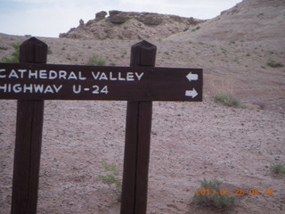 107 89u. Caineville Wash Road sign