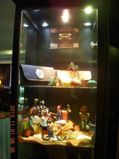 9 8f1. Uganda - Kampala - Sheraton trophy case