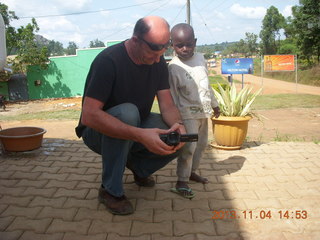 83 8f4. Uganda - drive to chimpanzee park - lunch - Nick and a kid