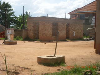 88 8f4. Uganda - drive to chimpanzee park