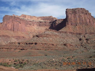 383 8mf. Canyonlands National Park - Shaefer switchbacks drive