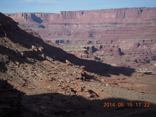 400 8mf. Canyonlands National Park - Shaefer switchbacks drive