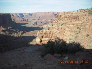 408 8mf. Canyonlands National Park - Shaefer switchbacks drive