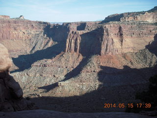 415 8mf. Canyonlands National Park - Shaefer switchbacks drive