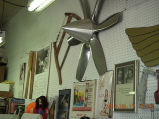 147 8mh. Mack Mesa airport shop