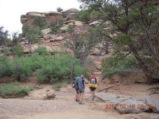 90 8mj. Canyonlands National Park - Needles - Elephant Hill + Chesler Park hike - hikers