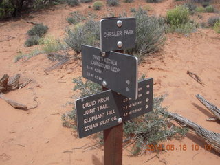121 8mj. Canyonlands National Park - Needles - Elephant Hill + Chesler Park hike sign