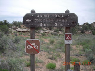 183 8mj. Canyonlands National Park - Needles - Elephant Hill + Chesler Park hike - sign