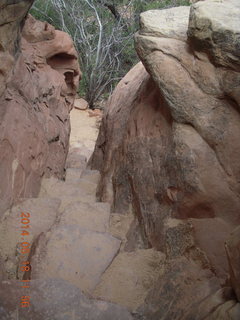 198 8mj. Canyonlands National Park - Needles - Elephant Hill + Chesler Park hike - slot or fissure