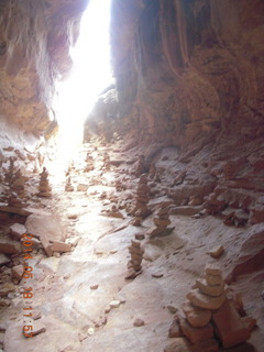202 8mj. Canyonlands National Park - Needles - Elephant Hill + Chesler Park hike - slot or fissure - cairn farm