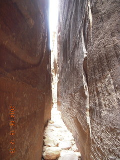 228 8mj. Canyonlands National Park - Needles - Elephant Hill + Chesler Park hike - slot or fissure