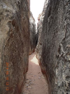 235 8mj. Canyonlands National Park - Needles - Elephant Hill + Chesler Park hike - slot or fissure
