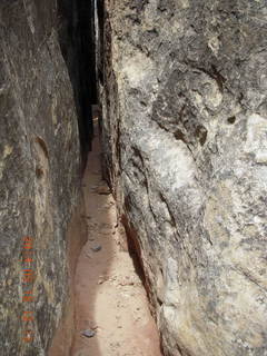236 8mj. Canyonlands National Park - Needles - Elephant Hill + Chesler Park hike - slot or fissure