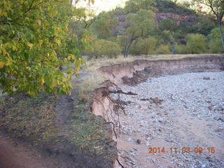 95 8t3. Zion National Park - path along the Virgin River