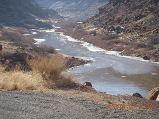 101 8v3. driving from Fisher Towers hike back to Moab - Colorado River