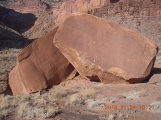32 8v4. Canyonlands National Park - Lathrop trail hike - big rocks