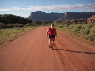 18 8zv. Gateway morning run - Adam running