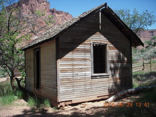 174 8zv. Beaver Creek Canyon hike - cabin