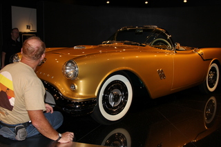249 8zv. Gateway car museum - Oldsmobile F88 concept car 1954 - Adam