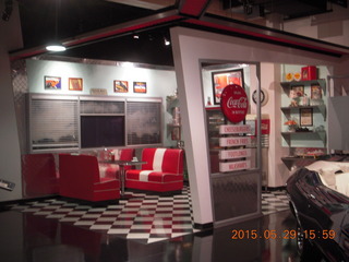 272 8zv. Gateway car museum - diner