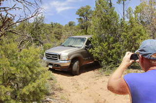 442 8zw. drive to Calamity Mine - difficult side road - Adam taking picture of the truck
