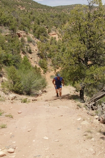 468 8zw. drive to Calamity Mine - difficult side road - Adam running