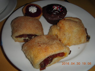 Cheltenham Class of 1974 reunion - more dessert