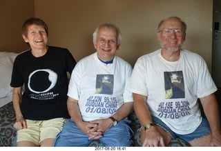 89 9sl. Thermopolis Day's Inn - Gwyneth, Simon with the right shirt, Adam with the wrong shirt