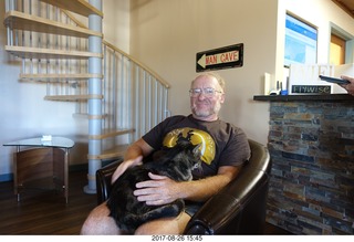 48 9ss. Flagstaff Airport - Wiseman Aviation - Adam and cat