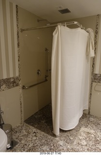 4 a0e. Rio de Janeiro - Windsor Leme - shower