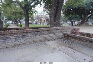 3 a0f. Chile - Santiago park - morning run