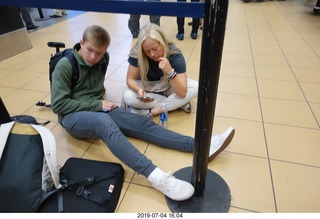 73 a0f. Peru - Lima Airport - Niko and Sydney