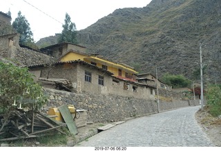 104 a0f. Peru - drive to Aguas Calientes Vistadome Train station