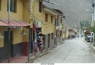 122 a0f. Peru - drive to Aguas Calientes Vistadome Train station